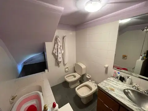 Casa en Alquiler con 5 cocheras