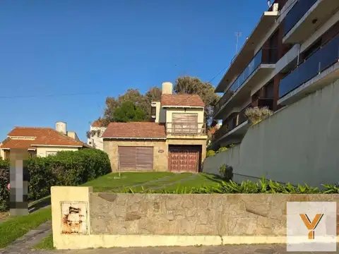Casa en venta - 3 Dormitorios 2 Baños - Mar del Plata