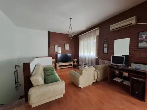 PH 4 AMBIENTES CON PATIO Y TERRAZA