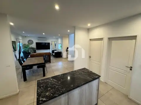 Casa 4 ambientes con 3 baños