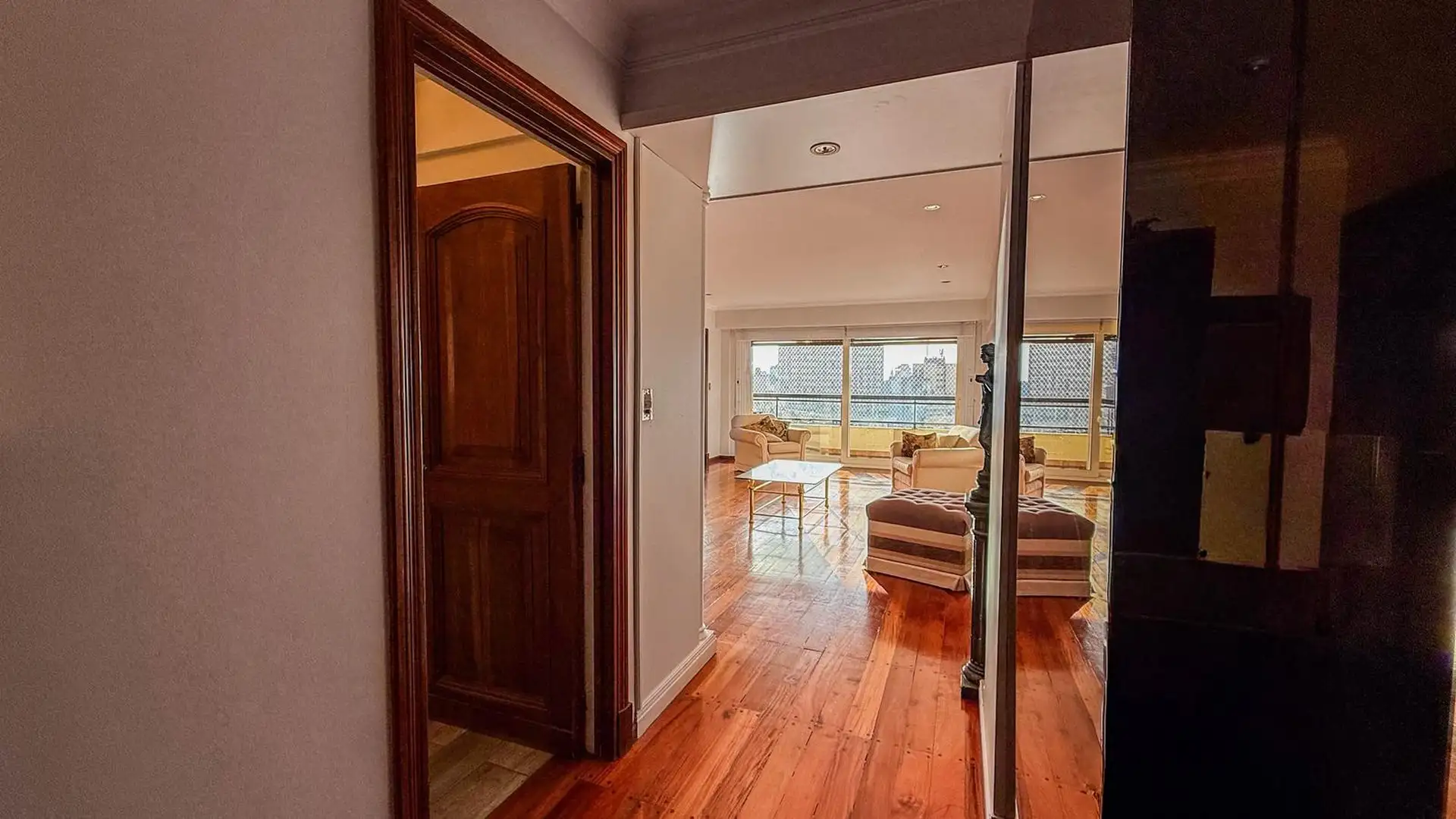 Depto 5 amb, 152m² con cochera cubierta y balcón — Centro