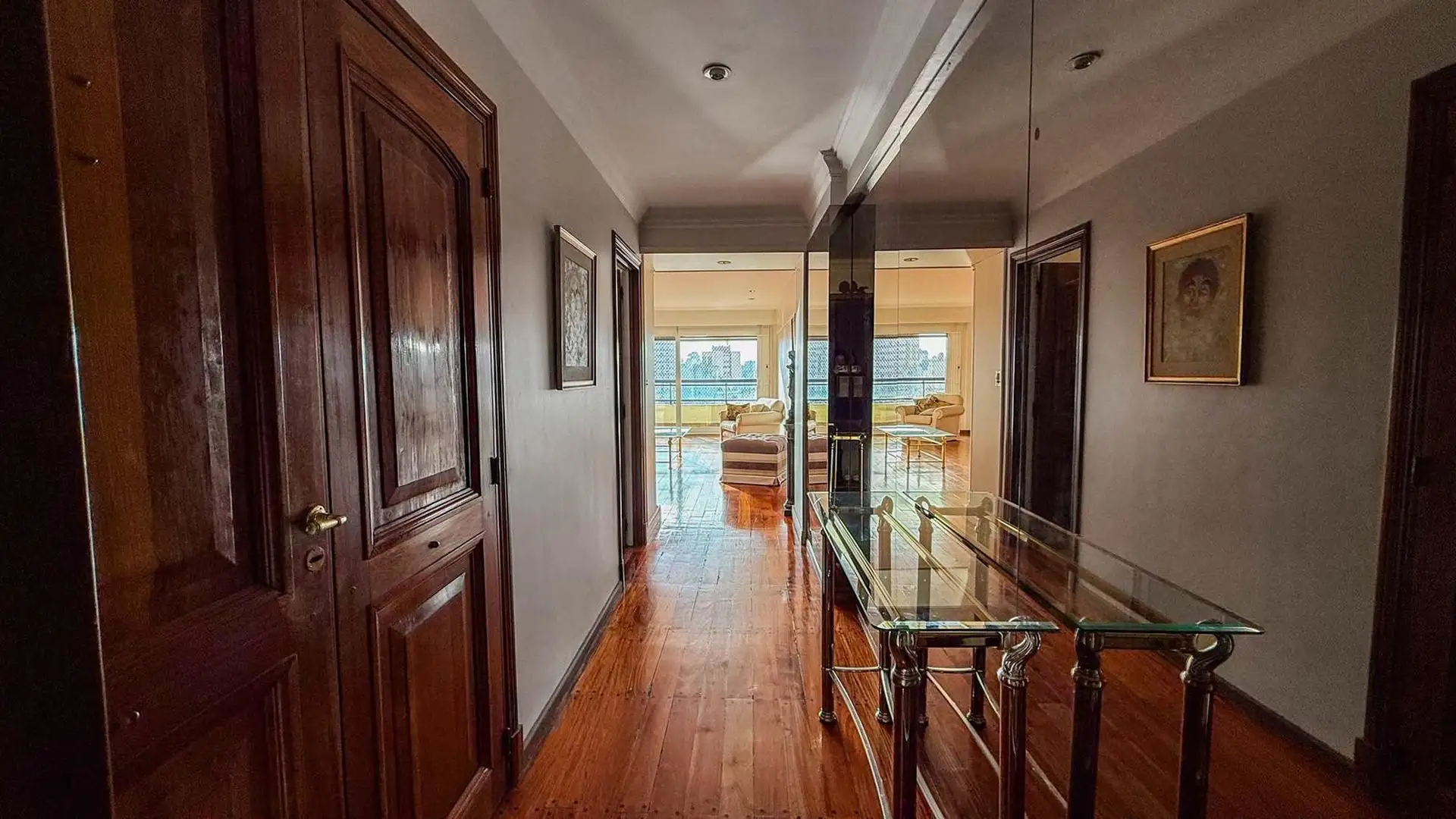 Depto 5 amb, 152m² con cochera cubierta y balcón — Centro