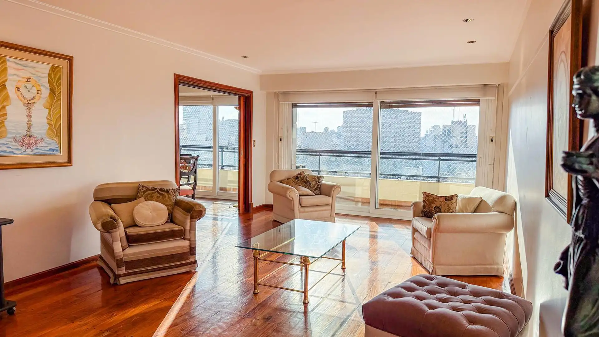 Depto 5 amb, 152m² con cochera cubierta y balcón — Centro