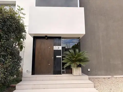 Casa en Venta en Countries y Barrios Cerrados en la Plata, USD 415.000