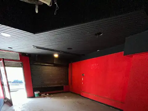 Local + Deposito – San Cristóbal – Gran Frente y Sótano
