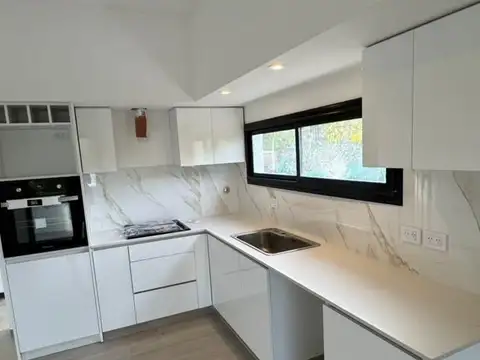 Casa en Venta con 4 cocheras