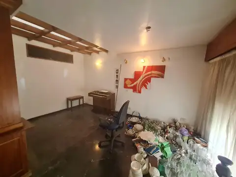 Casa 10 ambientes con 2 baños