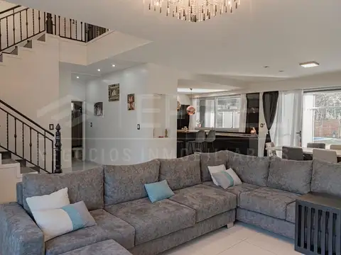 Casa 4 ambientes con 3 baños