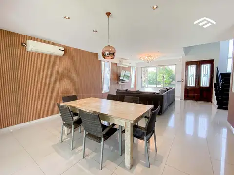 Casa 4 ambientes con 3 baños