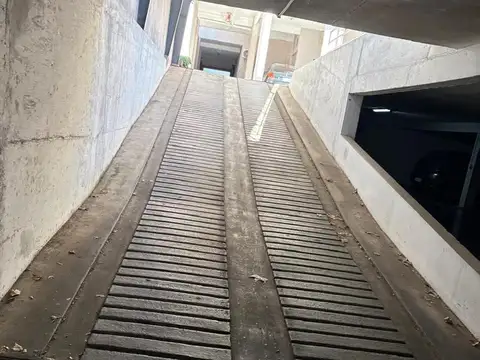 COCHERA CUBIERTA EN SUB SUELO