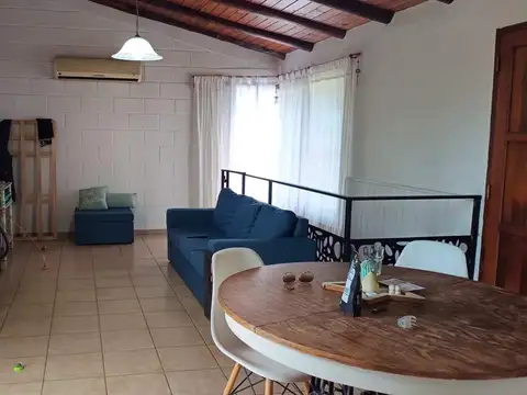Casa 6 ambientes con 2 baños