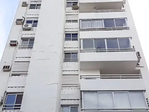 VENTA Dueño departamento CENTRO  peatonal 9 de julio  patio y balcon 200 m2 