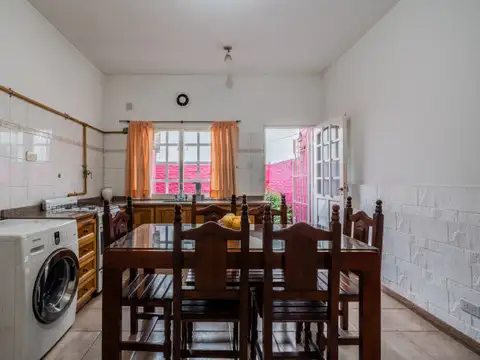Triplex | 4 ambientes + Fondo libre  65 M2 | El Palomar