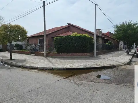 Casa en venta c/ cochera en Punta Alta