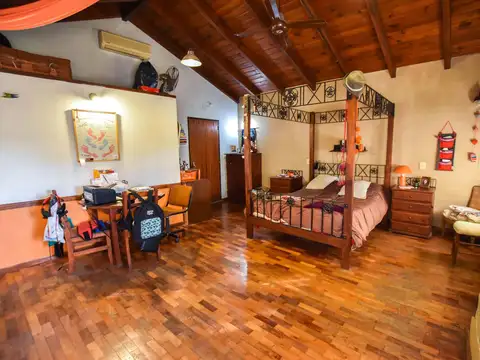 Casa 6 ambientes con 2 baños