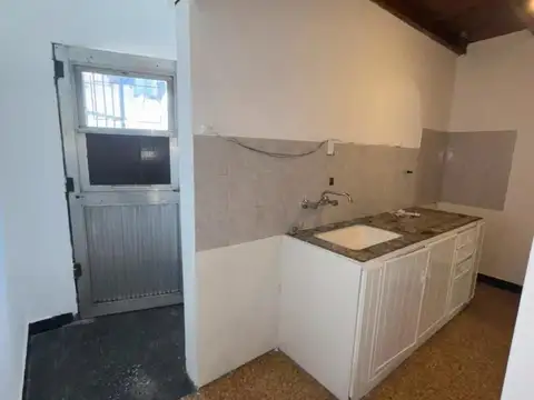 AMPLIO MONOAMBIENTE CON PATIO EN LOMAS DE ZAMORA