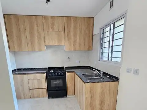 Depto Tipo Casa 4 ambientes con 3 baños
