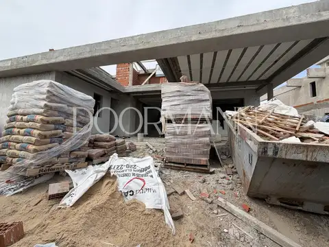 Casa 6 ambientes con 3 baños