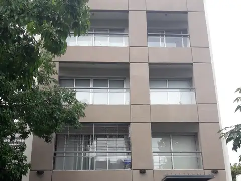 Al Frente con Balcon y Cochera- Apto Profesional