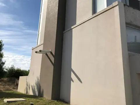 Casa 4 ambientes con 4 baños