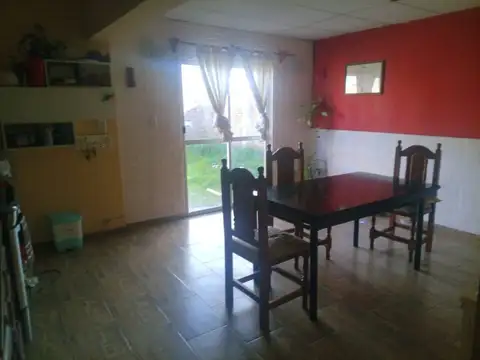 Casa 4 ambientes con 1 baño