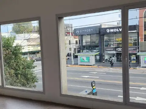 Oficina 4 ambientes con 2 baños