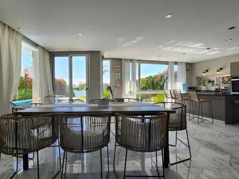 CASA EN VENTA EN BARRIO LOS TRONCOS A LA LAGUNA