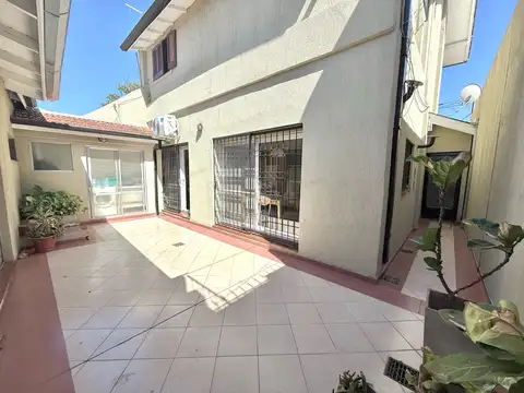 Casa 5 ambientes con 2 baños