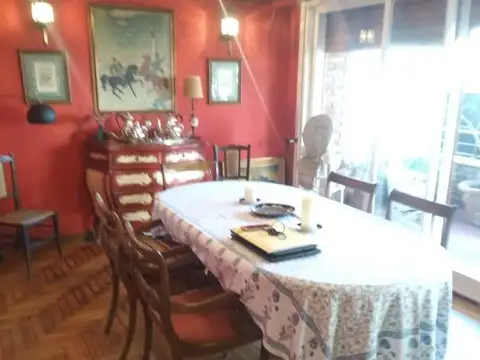 Departamento de tres dormitorios con cochera doble