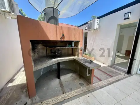 Casa en Venta con 4 cocheras