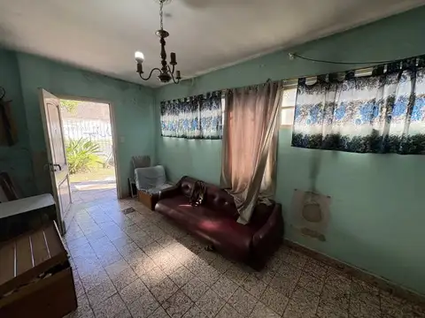 Casa 5 ambientes con 1 baño
