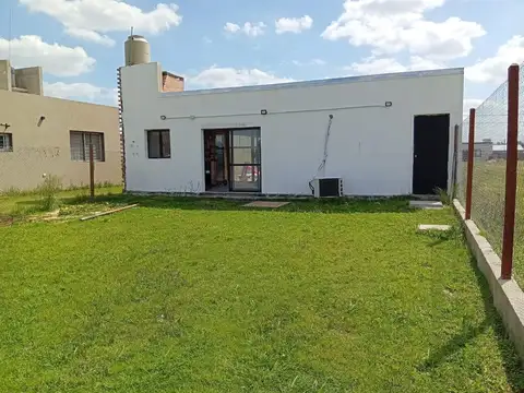 QUINCHO EN VENTA, BAÑO Y PISCINA LOTE DE 300M2 EN LA TOSCANA