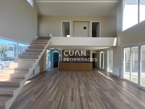 Casa 4 ambientes con 4 baños