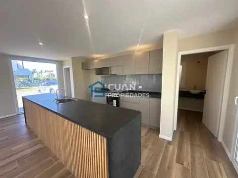 Casa en Venta con 4 cocheras
