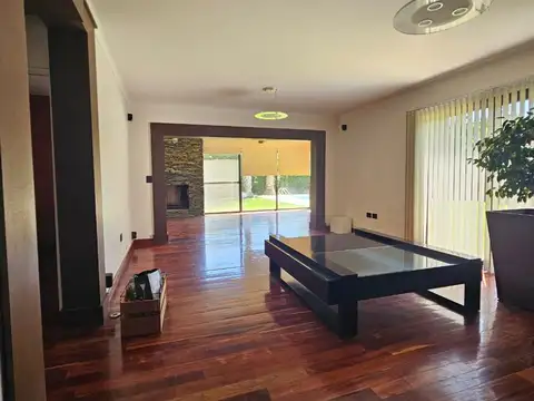 Casa 7 ambientes con 3 baños