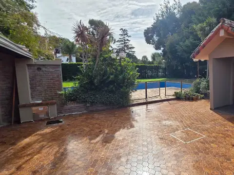Casa 10 ambientes con 4 baños