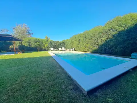 Avenida del Lago al 100