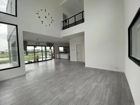 Casa 5 ambientes con 3 baños
