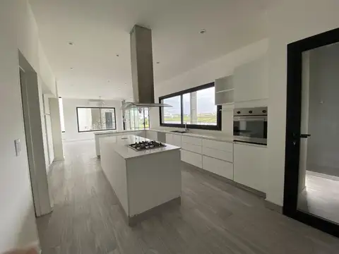 Casa en Alquiler de 3 dormitorios