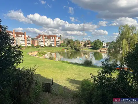 Depto Sta Bárbara 2 ambientes balcón corrido con vista a la laguna, Cochera.