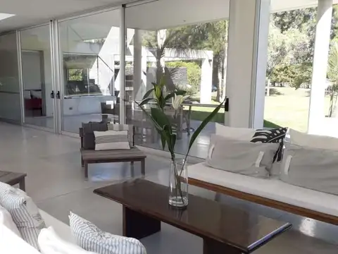 Casa en Alquiler de 3 dormitorios