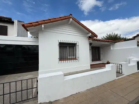 Alquiler comercial casa 4 ambientes  refaccionada en Ituzaingó Norte