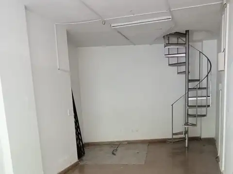 Local en Alquiler Via Púb.