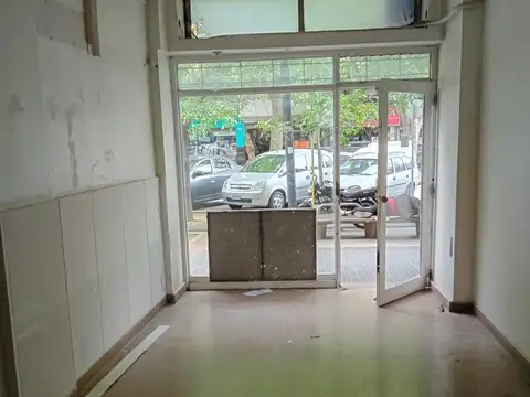 LOCAL A LA CALLE SOBRE AVENIDA OLIVERA Y AVENIDA RIVADAVIA CENTRO COMERCIAL DE FLORESTA