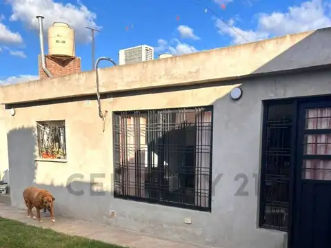 CASA 3 DORMITORIOS - PISCINA - ZONA CENTRO. VENADO TUERTO