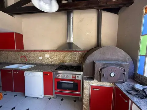 Casa 5 ambientes con 4 baños