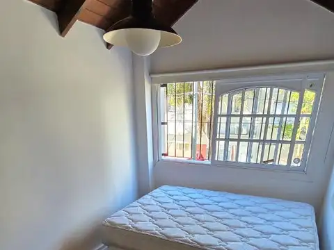 Casa en Alquiler con 2 cocheras