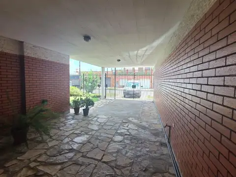 Casa en Venta con 4 cocheras