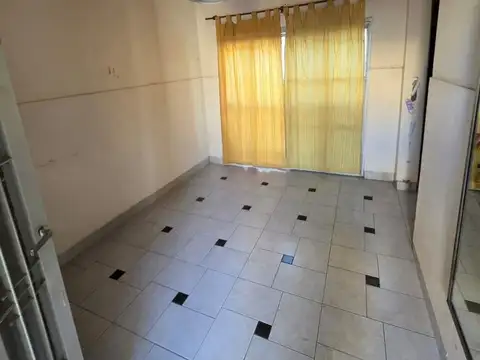 Casa 5 ambientes con 1 baño