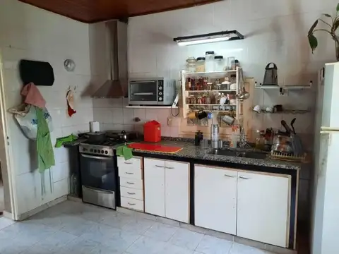 Casa 4 ambientes con 1 baño